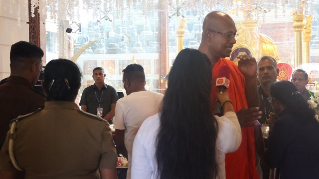 දෙව්නි මෝරි ශ්‍රී සර්වඥ ධාතූන් වහන්සේ ප්‍රදර්ශනය