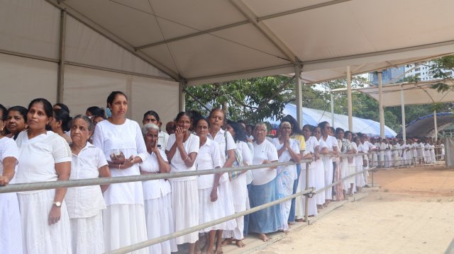 දෙව්නි මෝරි ශ්‍රී සර්වඥ ධාතූන් වහන්සේ ප්‍රදර්ශනය