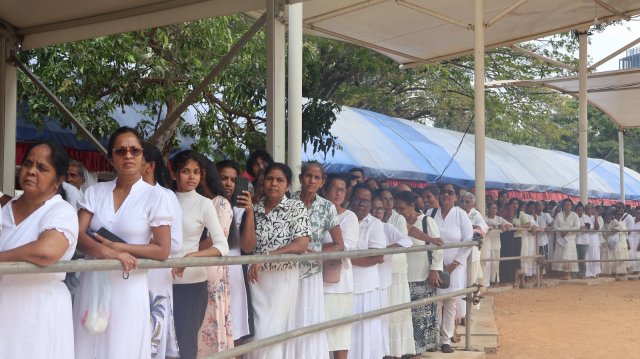 දෙව්නි මෝරි ශ්‍රී සර්වඥ ධාතූන් වහන්සේ ප්‍රදර්ශනය