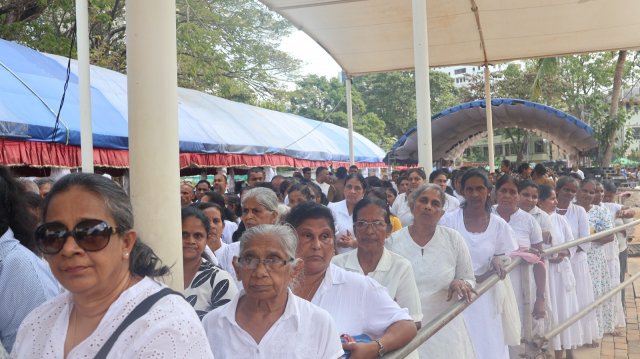 දෙව්නි මෝරි ශ්‍රී සර්වඥ ධාතූන් වහන්සේ ප්‍රදර්ශනය
