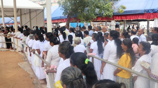 දෙව්නි මෝරි ශ්‍රී සර්වඥ ධාතූන් වහන්සේ ප්‍රදර්ශනය