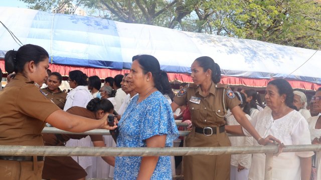දෙව්නි මෝරි ශ්‍රී සර්වඥ ධාතූන් වහන්සේ ප්‍රදර්ශනය
