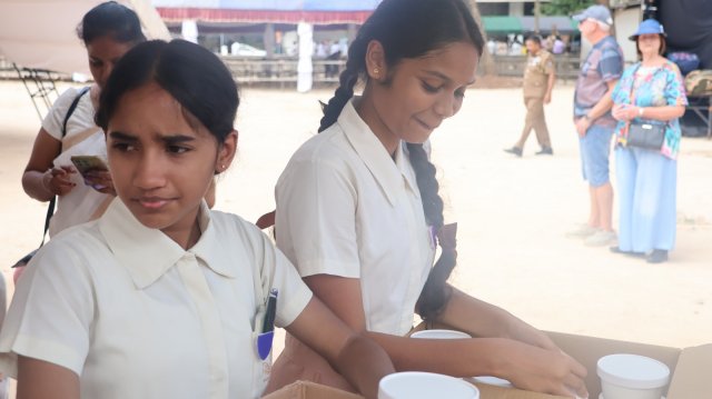 දෙව්නි මෝරි ශ්‍රී සර්වඥ ධාතූන් වහන්සේ ප්‍රදර්ශනය