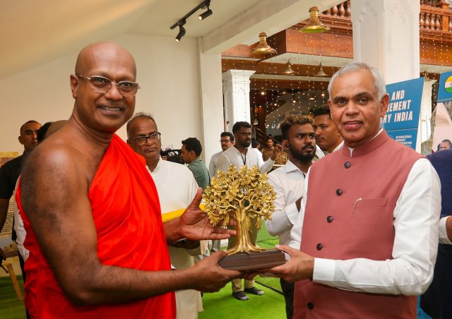 දෙව්නි මෝරි ශ්‍රී සර්වඥ ධාතූන් වහන්සේ ප්‍රදර්ශනය