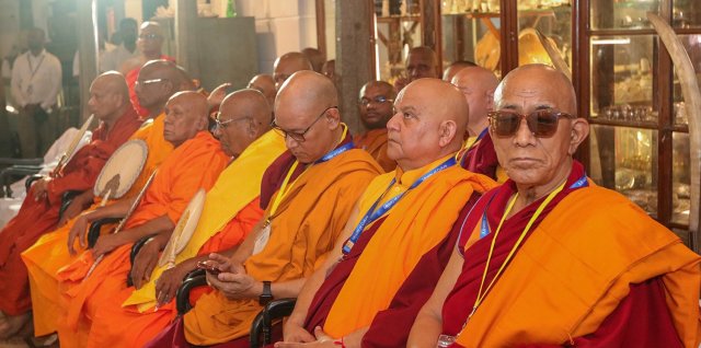 දෙව්නි මෝරි ශ්‍රී සර්වඥ ධාතූන් වහන්සේ ප්‍රදර්ශනය